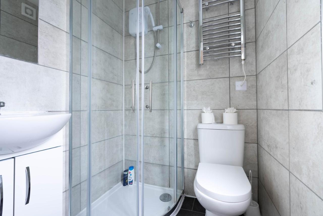 Flat 03 Studio Flat Near Aylesbury Station Free Parking Exterior foto
