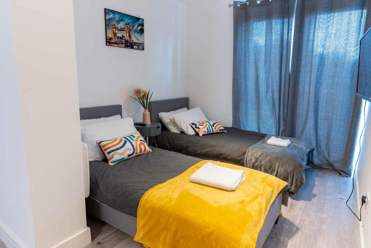 Flat 03 Studio Flat Near Aylesbury Station Free Parking Exterior foto